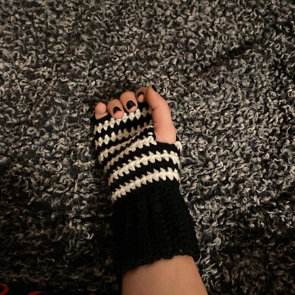 White and black cat Bennie - Picture 4 of 6